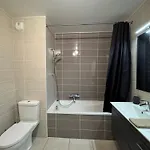 Spacieux Duplex De Standing Avec Piscine & Parking Сен-Рафаэль